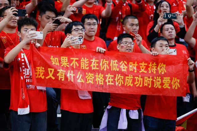 往事不堪回首！哈兰德职业生涯前16场比赛0球0助